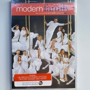 Modern Family complete 7th season Brand new